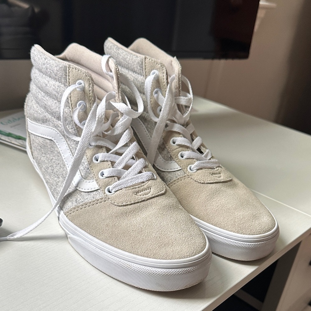 Women's size 11 Vans High-Top Sneakers in Cream and White
